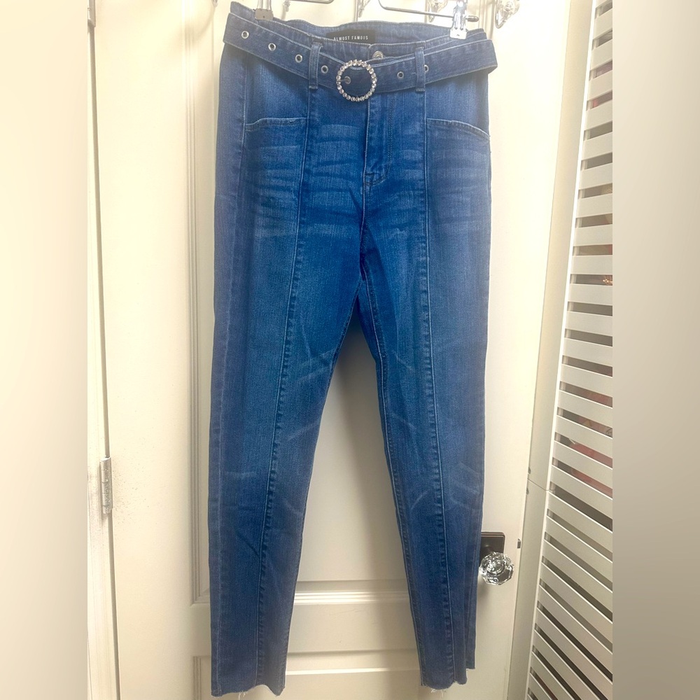 Almost Famous Women's High Rise Skinny Blue Jeans with Sparkle Belt SZ 7